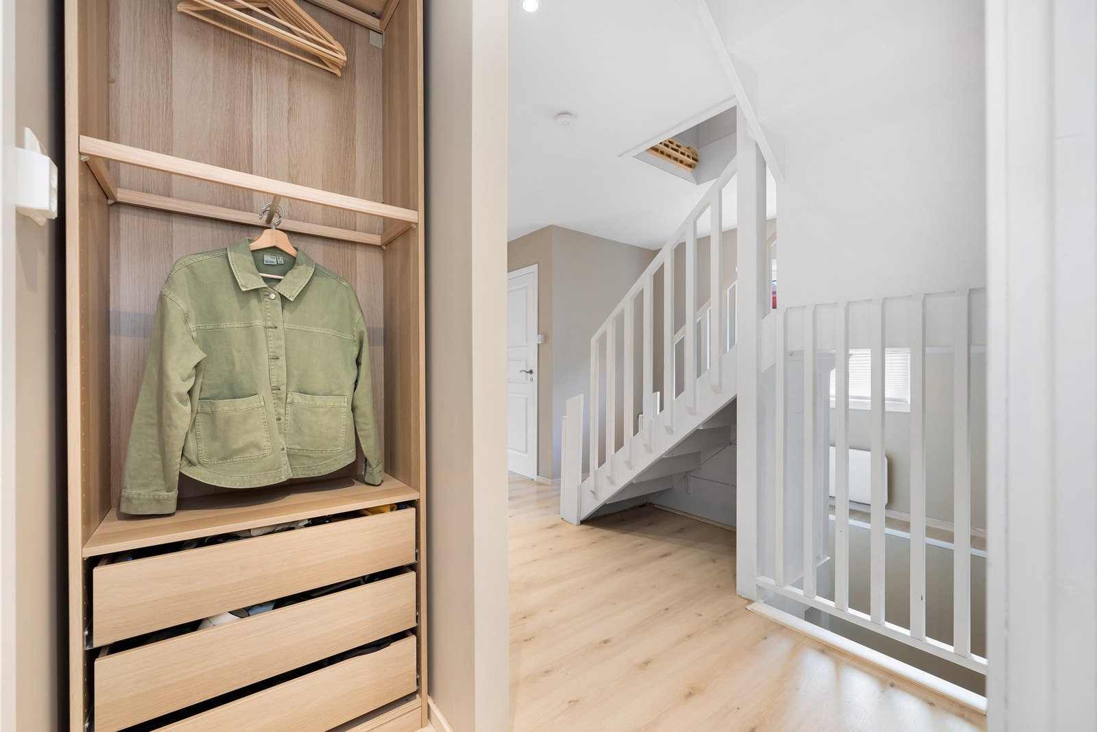 Soverom 2 måler 9 m², og også her er det god plass til ønskelig møblement. Galleribilde