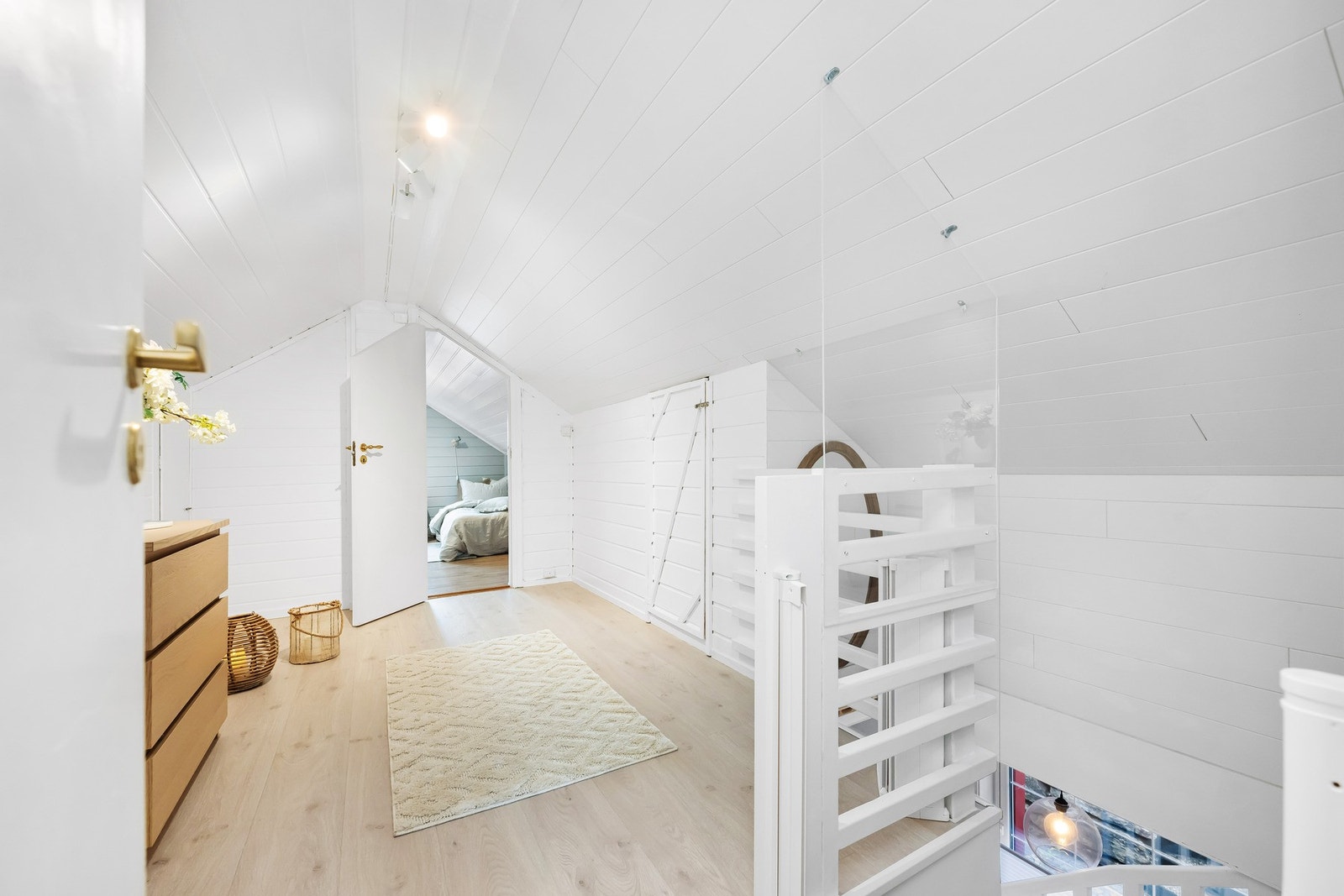 2. etasje gir svært gode oppbevaringsmuligheter. Galleribilde