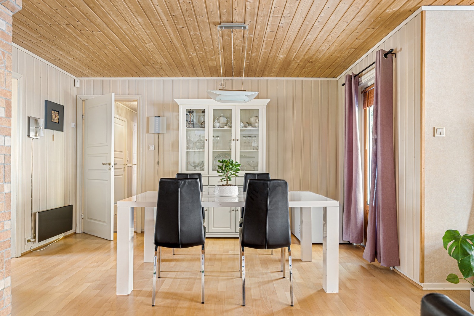 God plass til langbord, perfekt samlingspunkt for familie og venner. Galleribilde