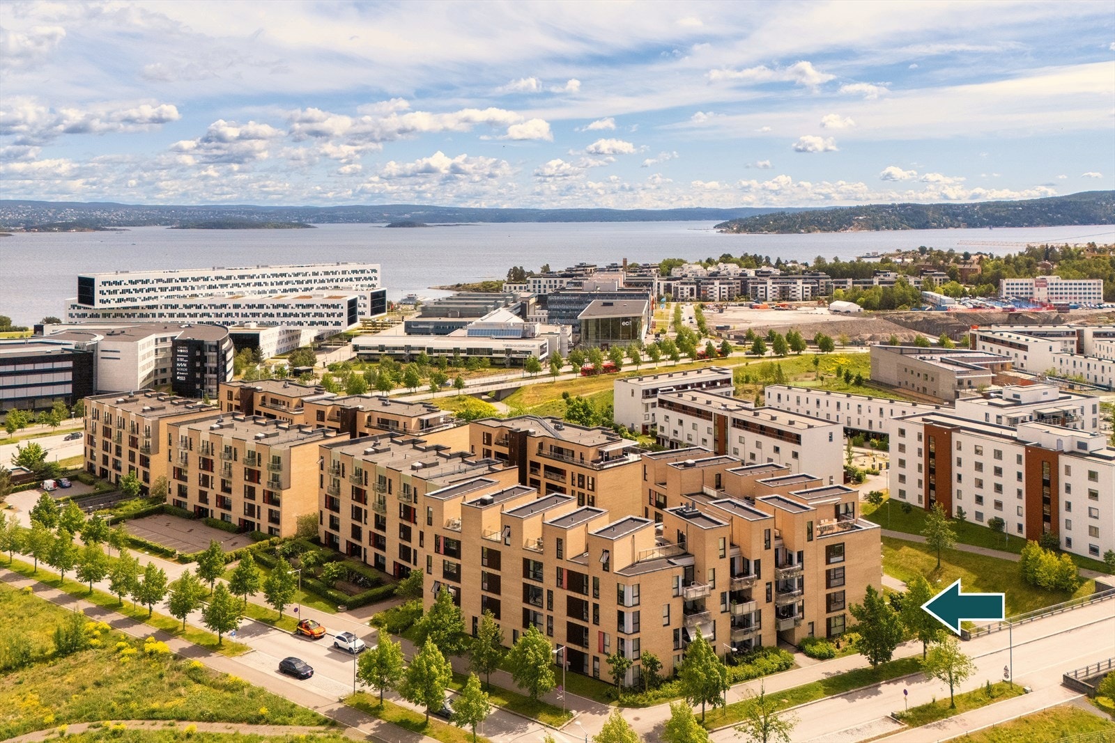 Området kombinerer nærhet til Oslo sentrum med en landlig og rolig atmosfære, noe som gjør det attraktivt for både familier og aktive voksne. Galleribilde