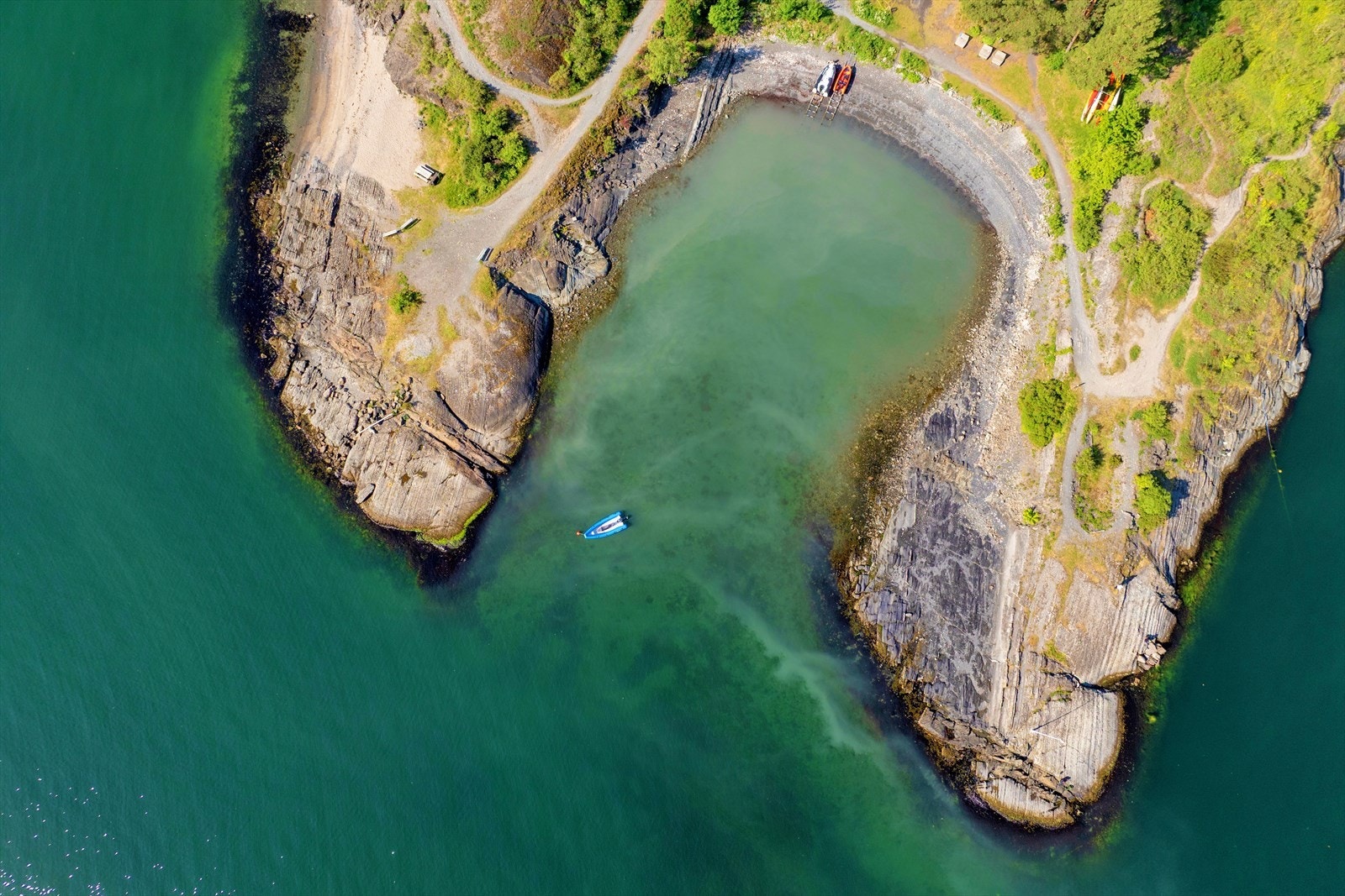 Brettseilerklubb og badestrand ved Rolfsbukta Galleribilde