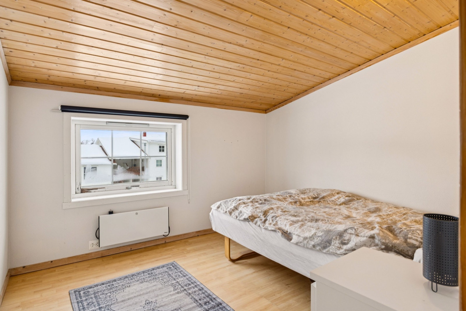 Soveplass på loft (ikke godkjent). Galleribilde