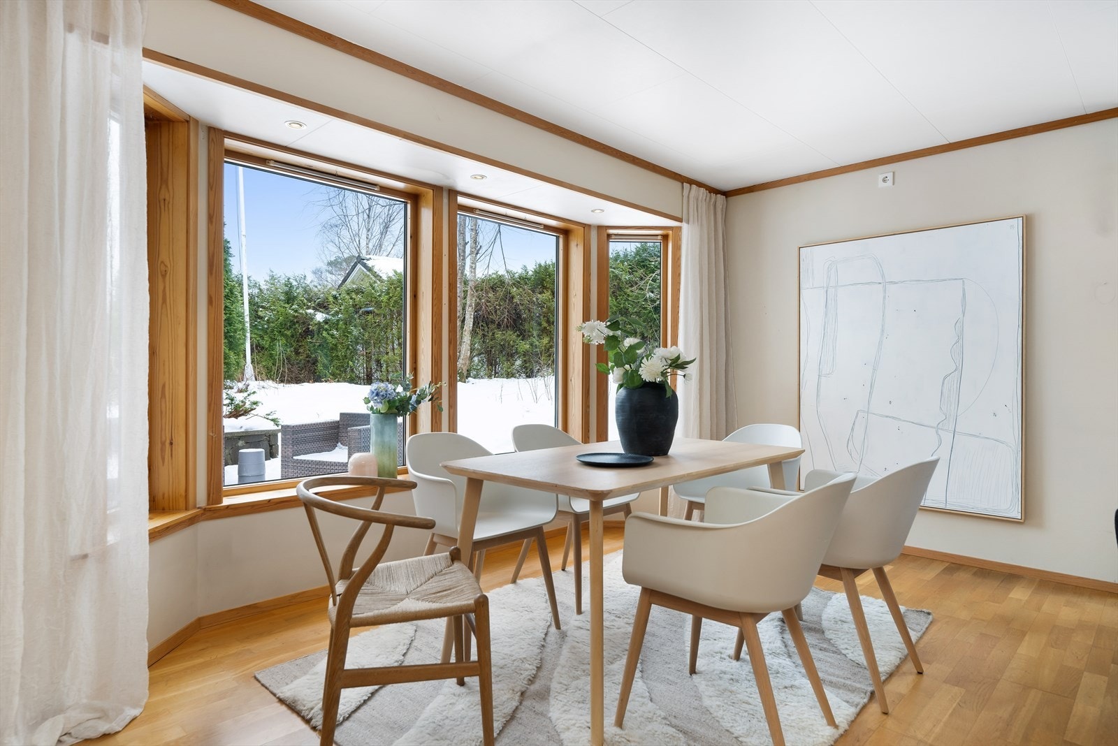 Det er god plass til spisestue Galleribilde