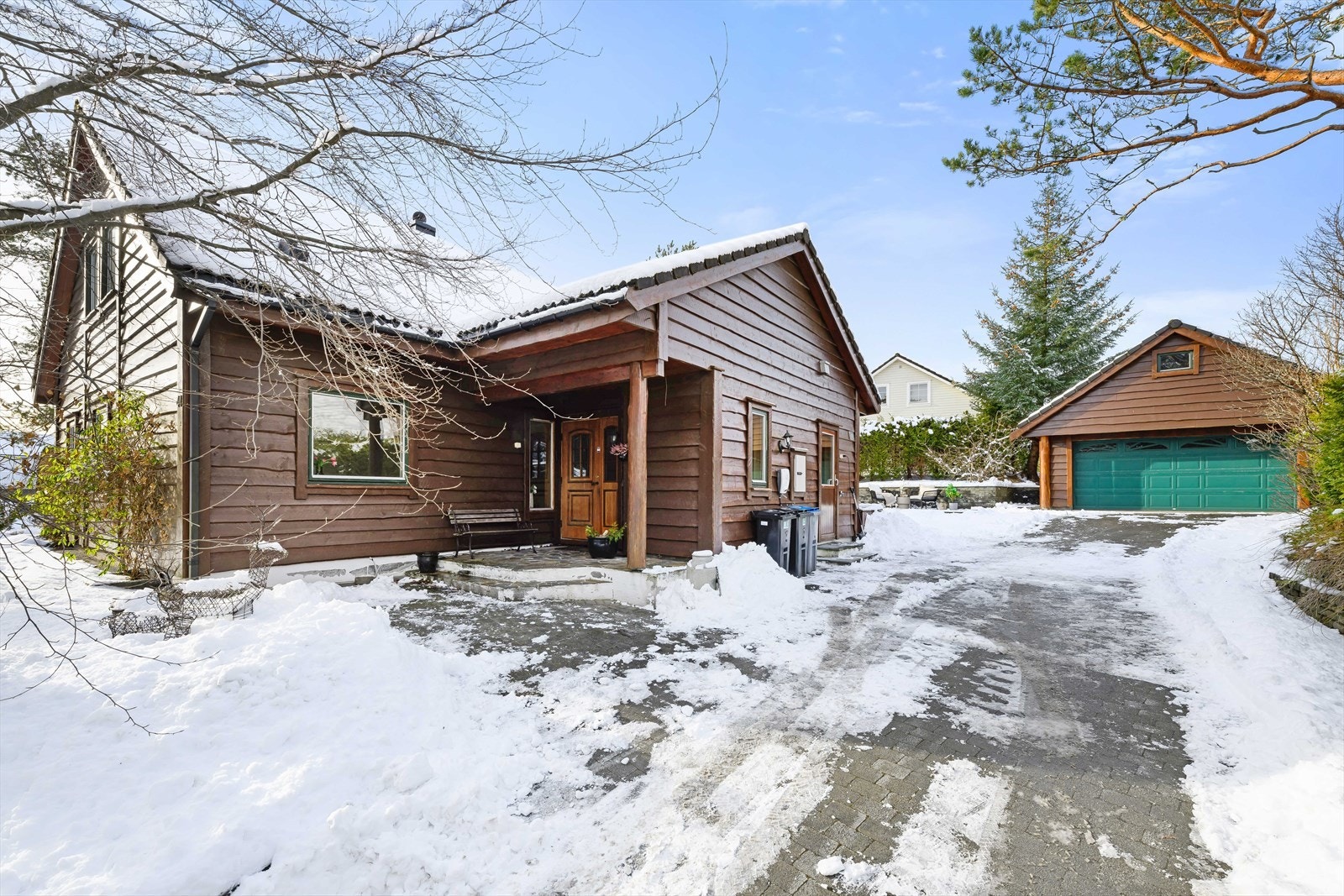 Innholdsrik enebolig, dobbel garasje og bod/ Verksted: 21 m² Galleribilde