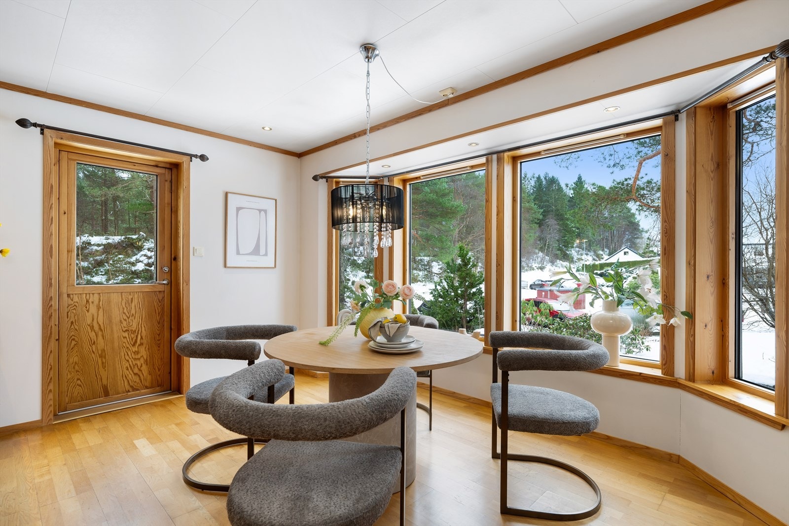 Dør ut til hage og terrasse fra kjøkken Galleribilde