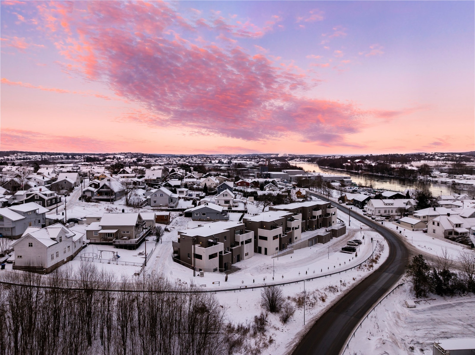 Nøklebytunet består av i alt 21 leiligheter og er et moderne innslag i det ellers veletablerte boligområdet Nøkleby. Galleribilde