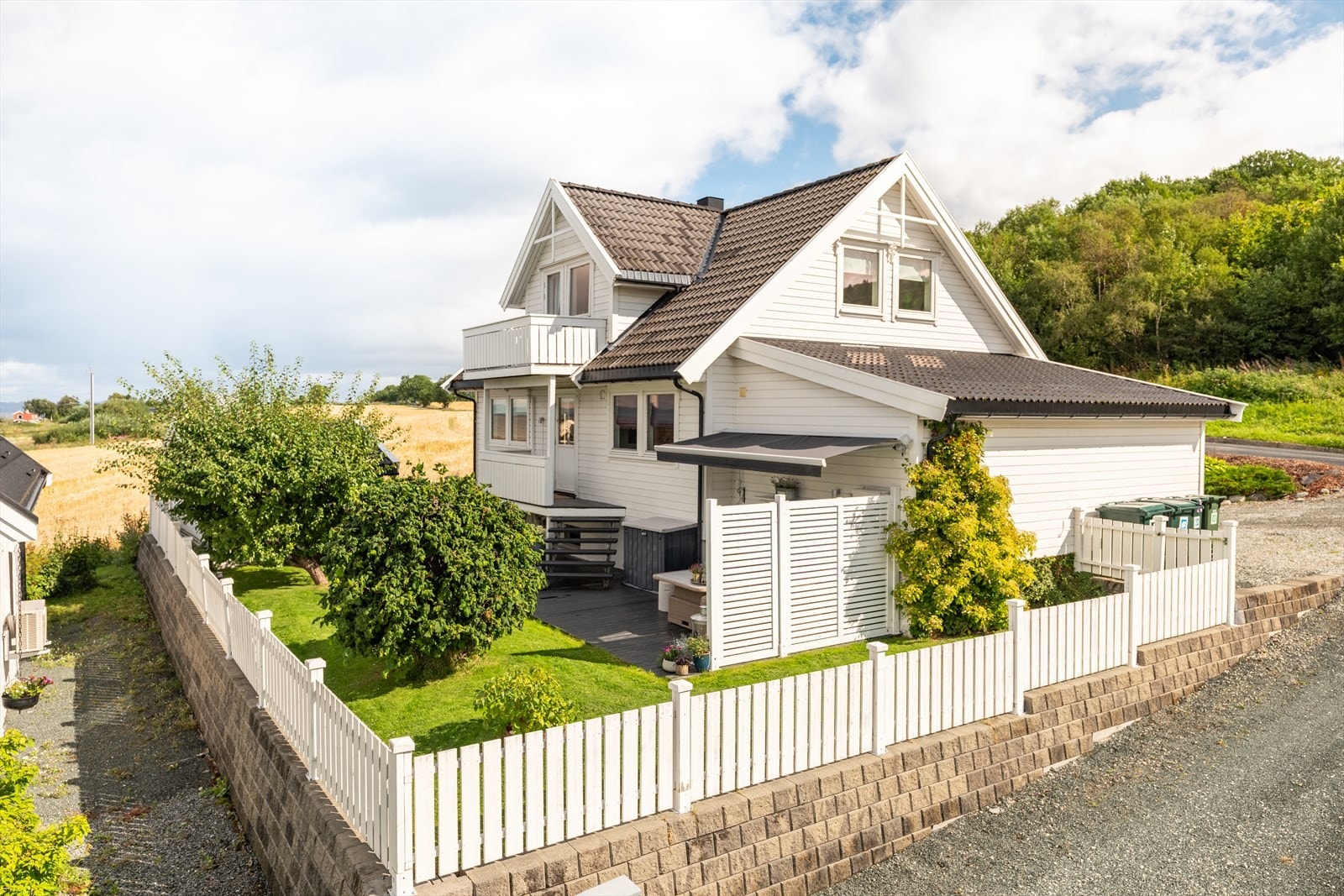 Boligen ble oppført i 1997, men har vært igjennom en rekke oppgraderinger siden byggeår. Boligen har hatt samme eier hele veien. Galleribilde