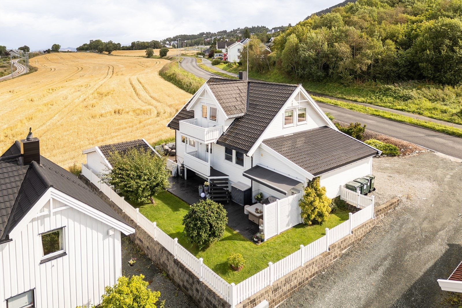 Velkommen til Ranheimsvegen 298 - en velholdt enebolig med pent opparbeidede uteområder beliggende på Ranheim. Foto: Eivind Mølnå Galleribilde
