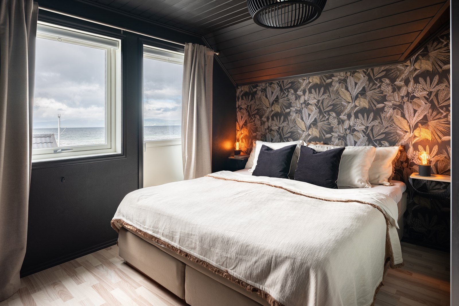 Hovedsoverommet er på romslige 11,5m² og byr på panoramautsikt over Trondheimsfjorden. Galleribilde