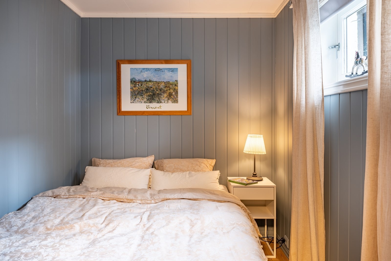 Soverommet i kjelleren er på 6m² med plass til dobbeltseng. Galleribilde