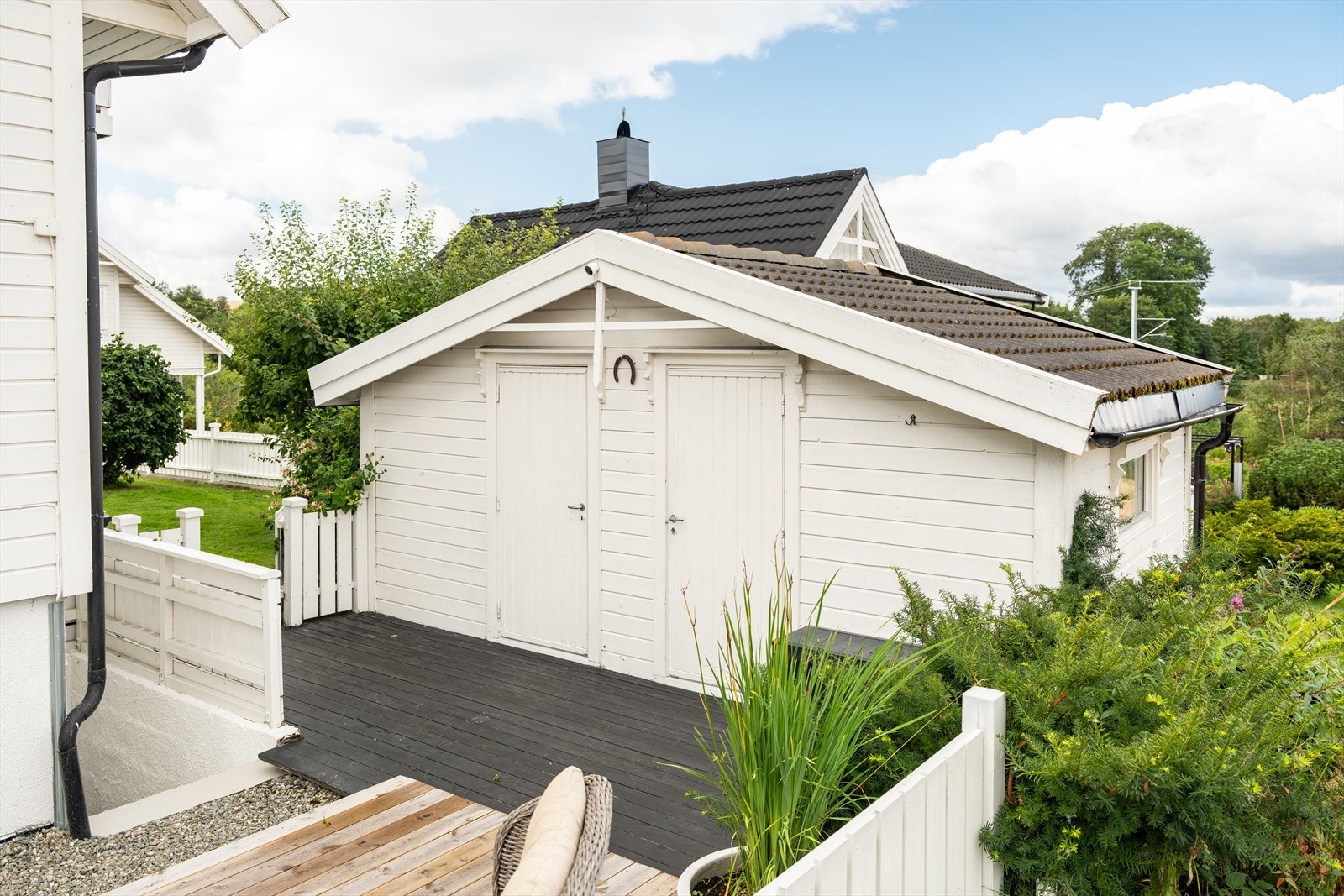 Det er etablert en utebod med to adskilte rom med god plass til oppbevaring. Boden er på totalt 15m². Galleribilde