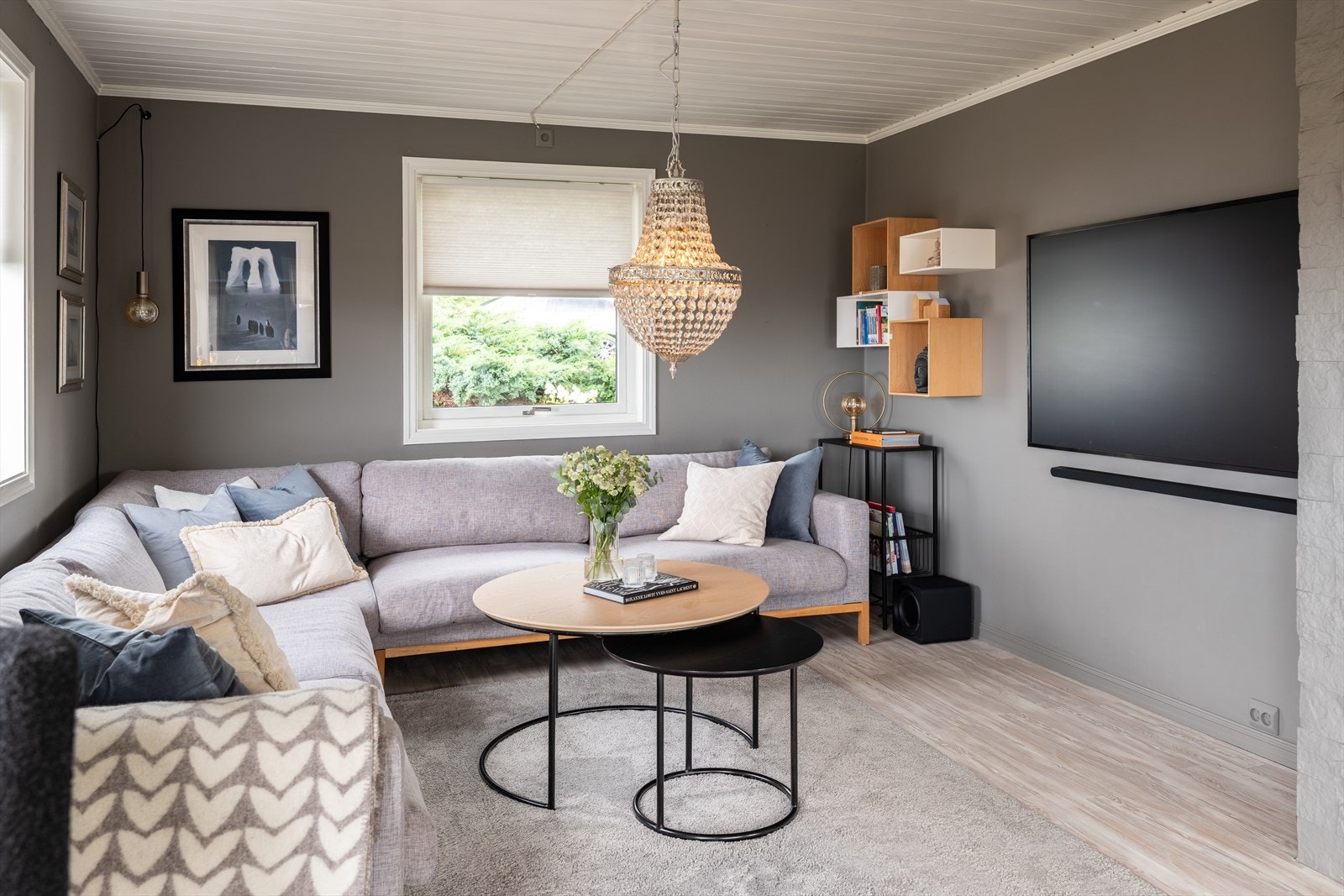 Per i dag fungerer det utmerket som tv-stue, med god plass til hele familien. Galleribilde