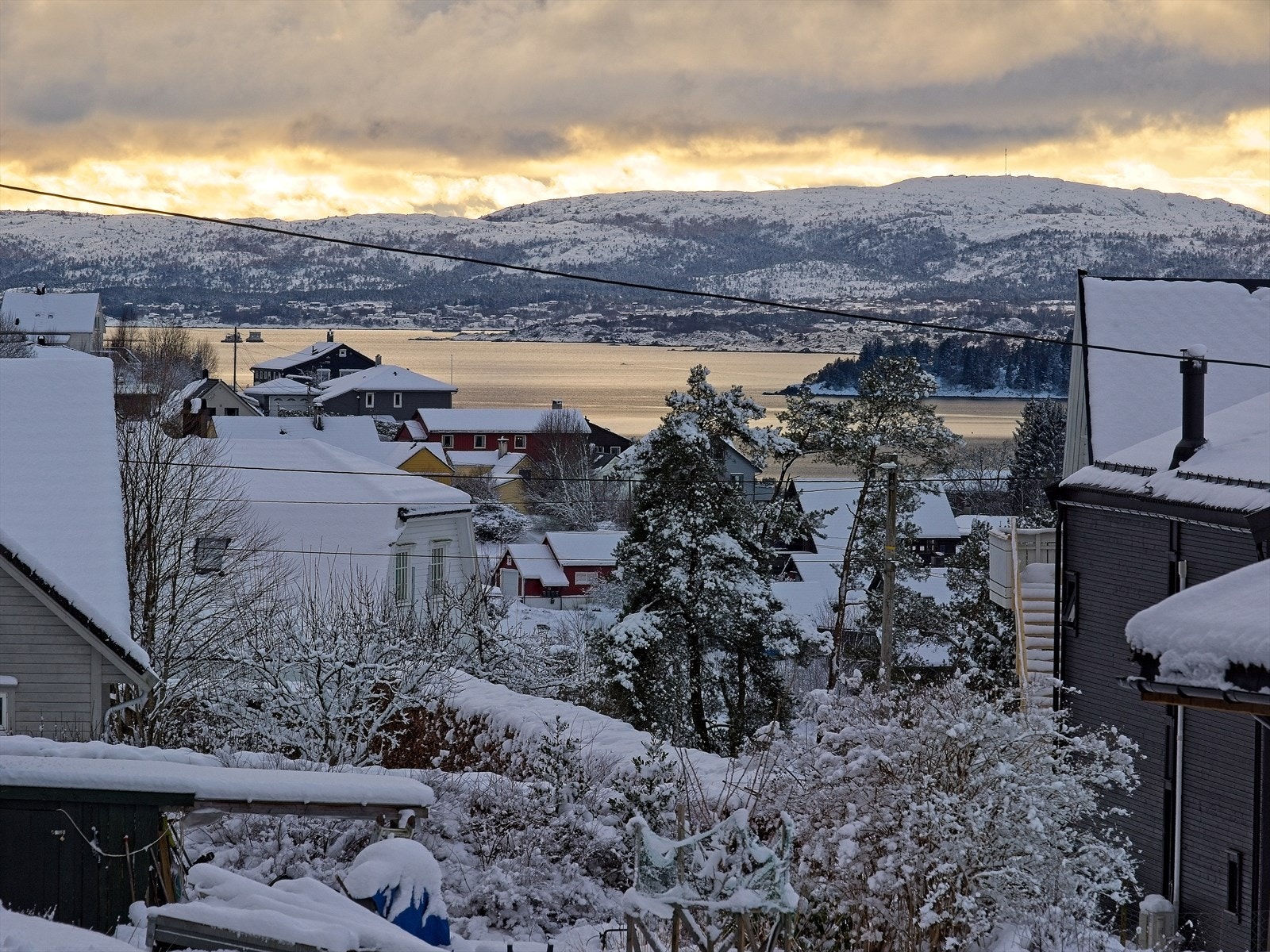 - Flott utsikt over Fanafjorden - Galleribilde