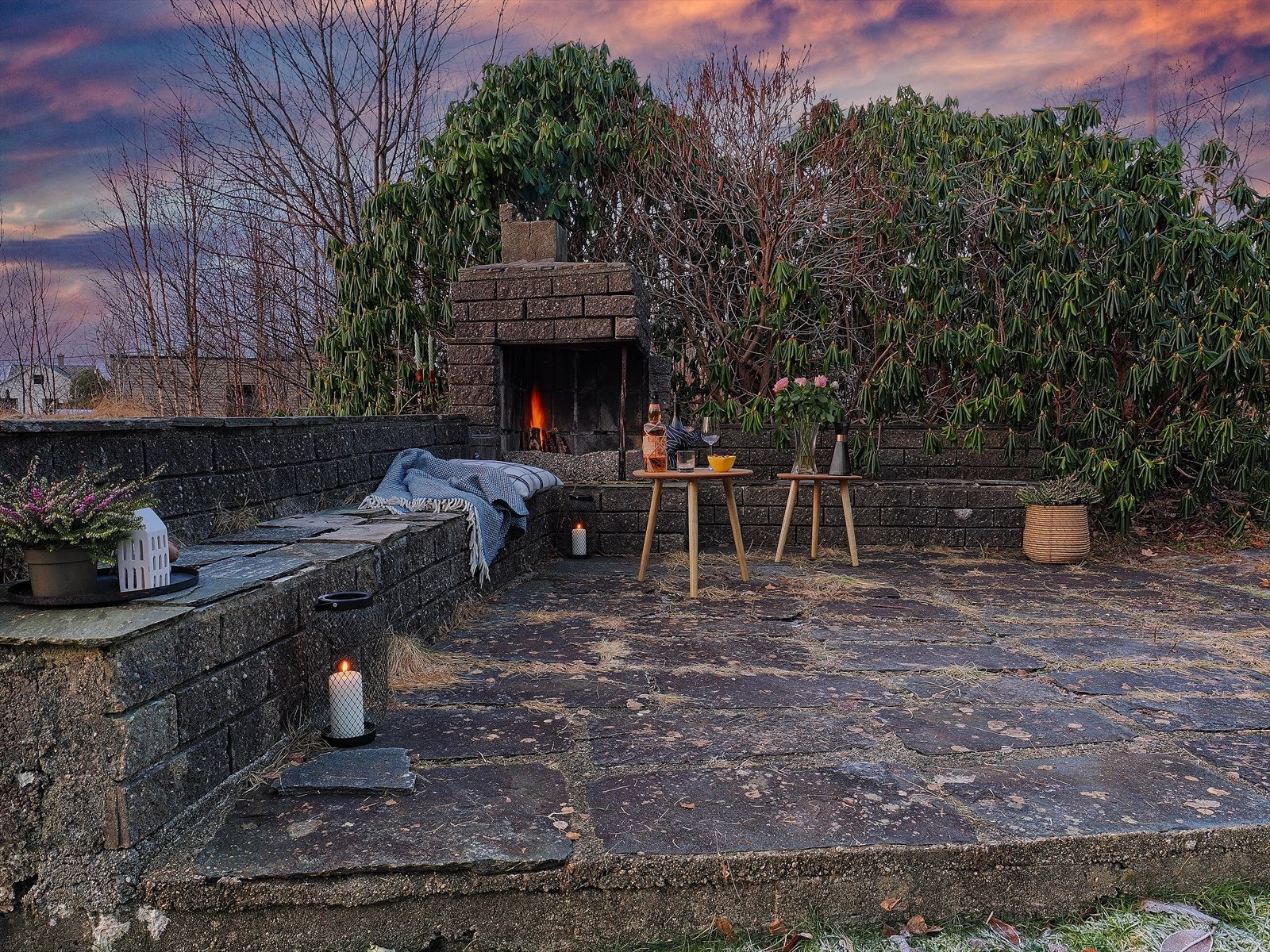 - Eiendommen byr på en pent opparbeidet tomt med sosiale soner, gode parkeringsmuligheter på felles tomt og i garasje - Galleribilde