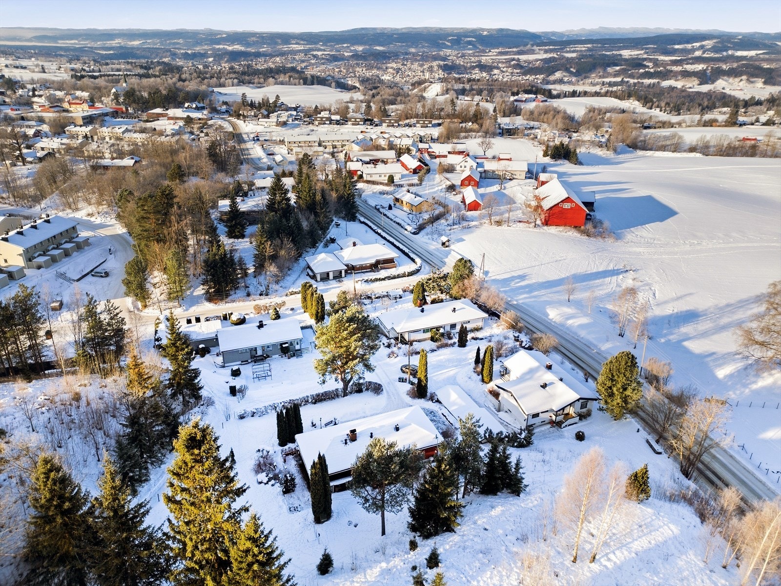 Nærmeste bussholdeplass er Loveien, kun ett minutts gange unna, med linje 223 og 224. Galleribilde
