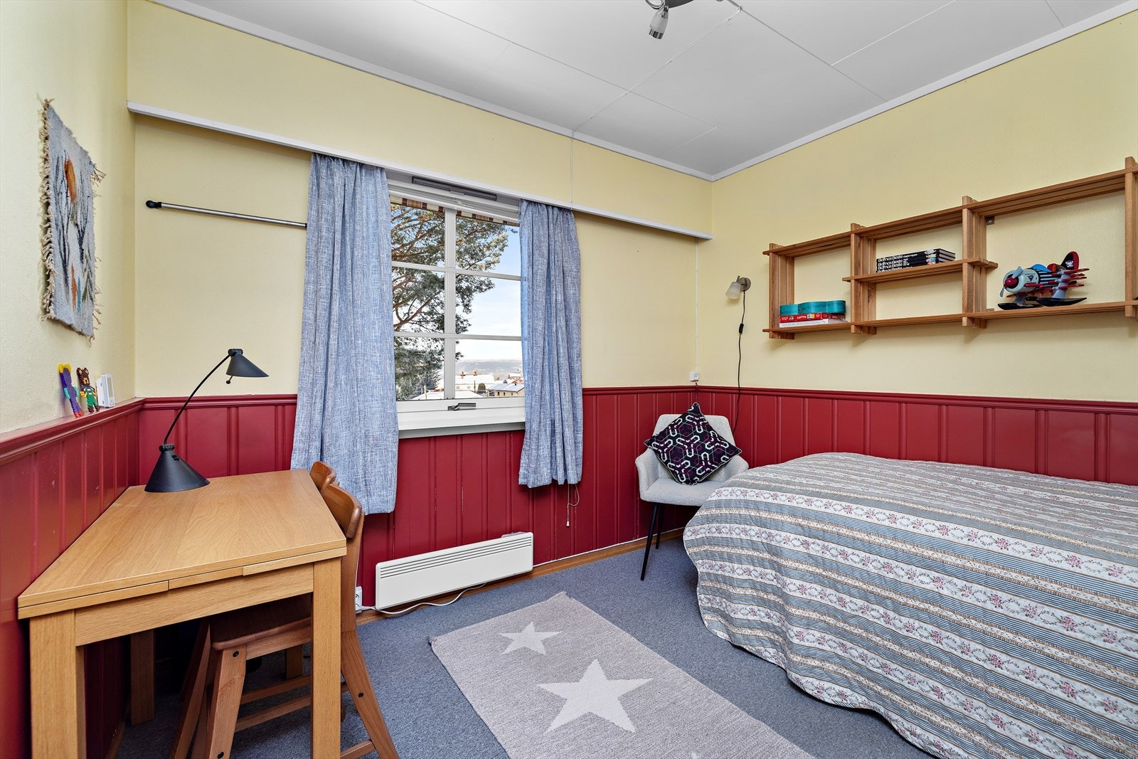 Det tredje soverommet på hovedplanet egner seg godt som barnerom, gjesterom eller kontor. Galleribilde