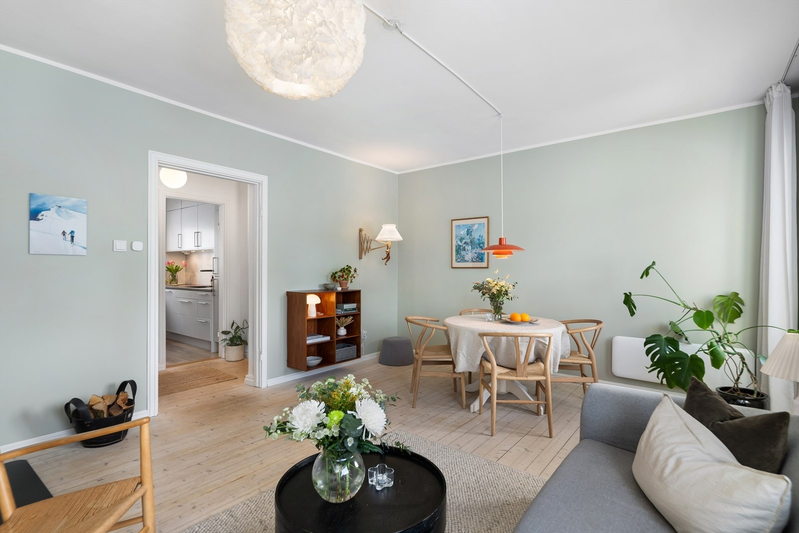 God plass for spisestue i stuen. Galleribilde