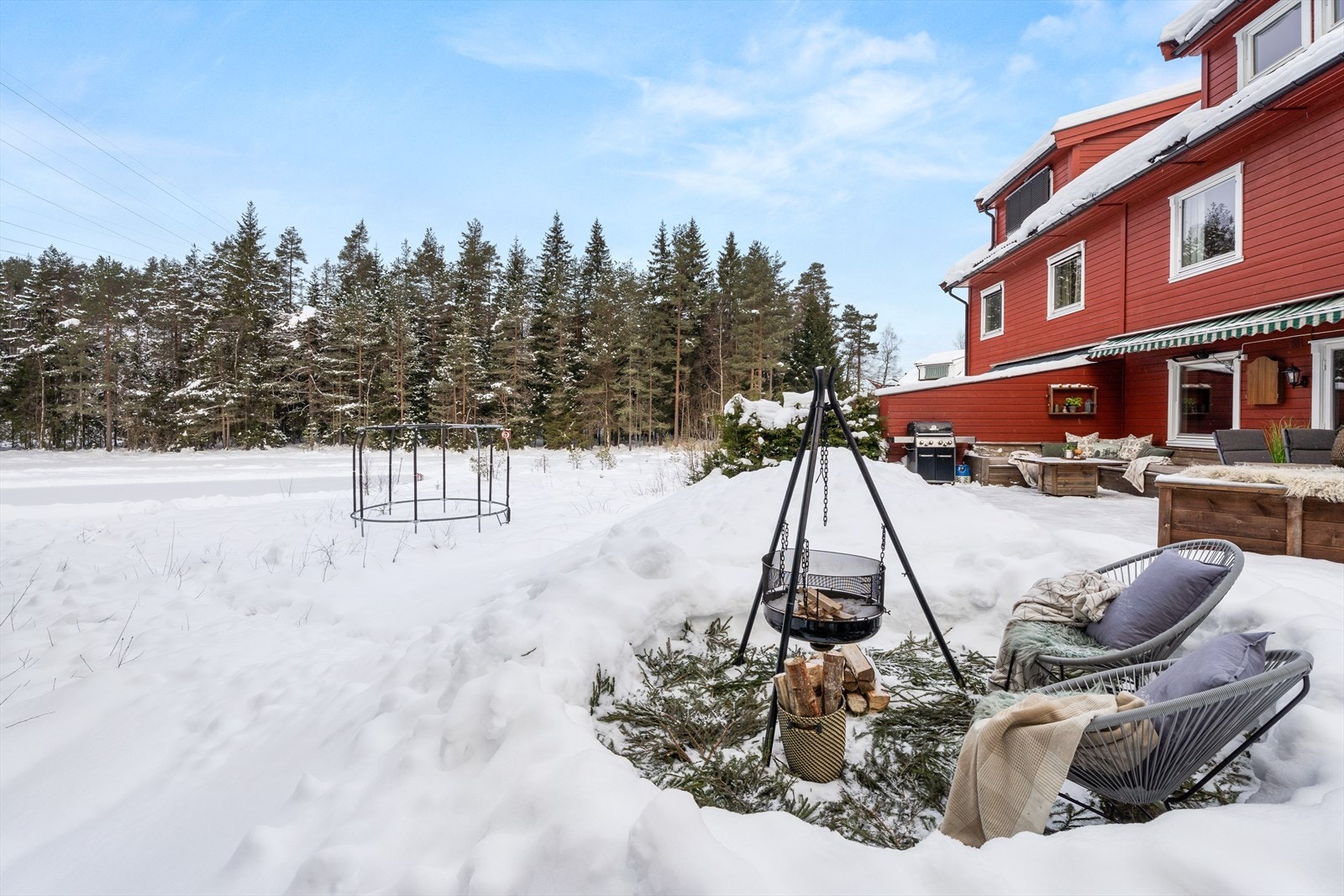 Området er rolig, ettertraktet og meget barnevennlig. Usjenert beliggenhet rett ved tjernet og marka. Galleribilde