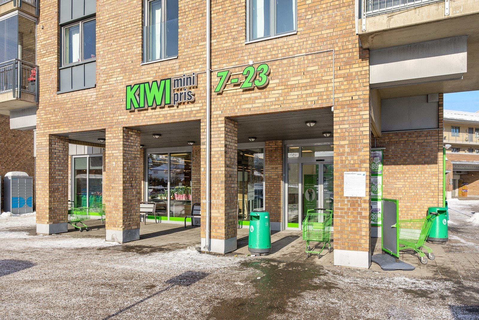 Dagligvarehandelen kan blant annet gjøres på Kiwi Hagan og Coop Mega Hagan, som begge ligger under 15 minutters gange fra boligen. Galleribilde