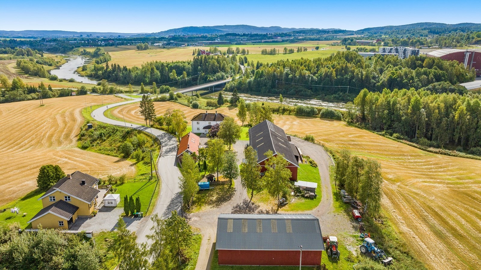 Adkomst via Åros bru. Galleribilde