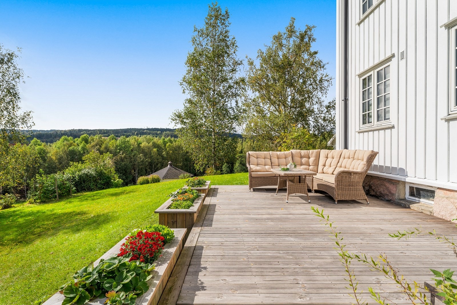 Nyte frisk luft og solrike dager. Galleribilde