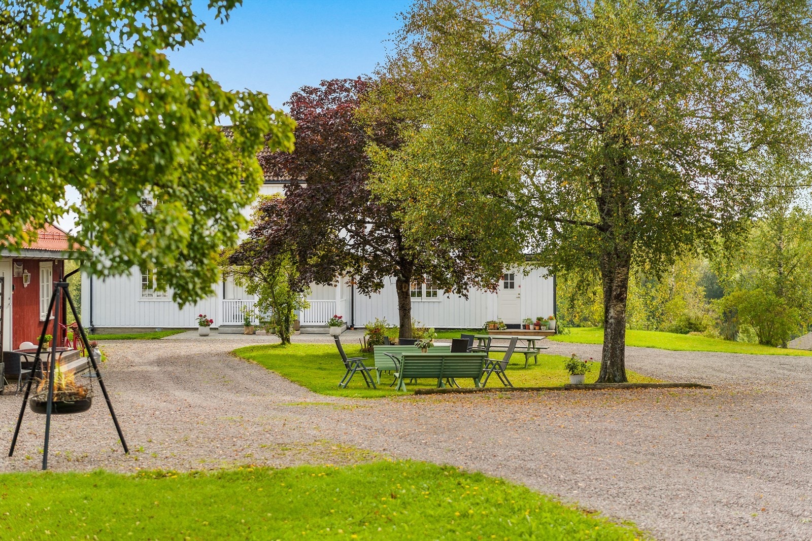 Bålkos på tunet. Galleribilde