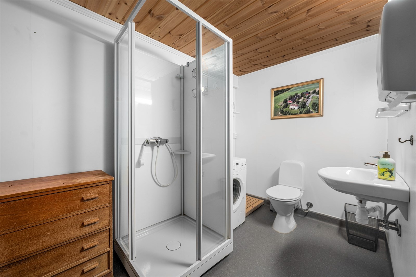 Baderom tilknyttet lokalet. Galleribilde