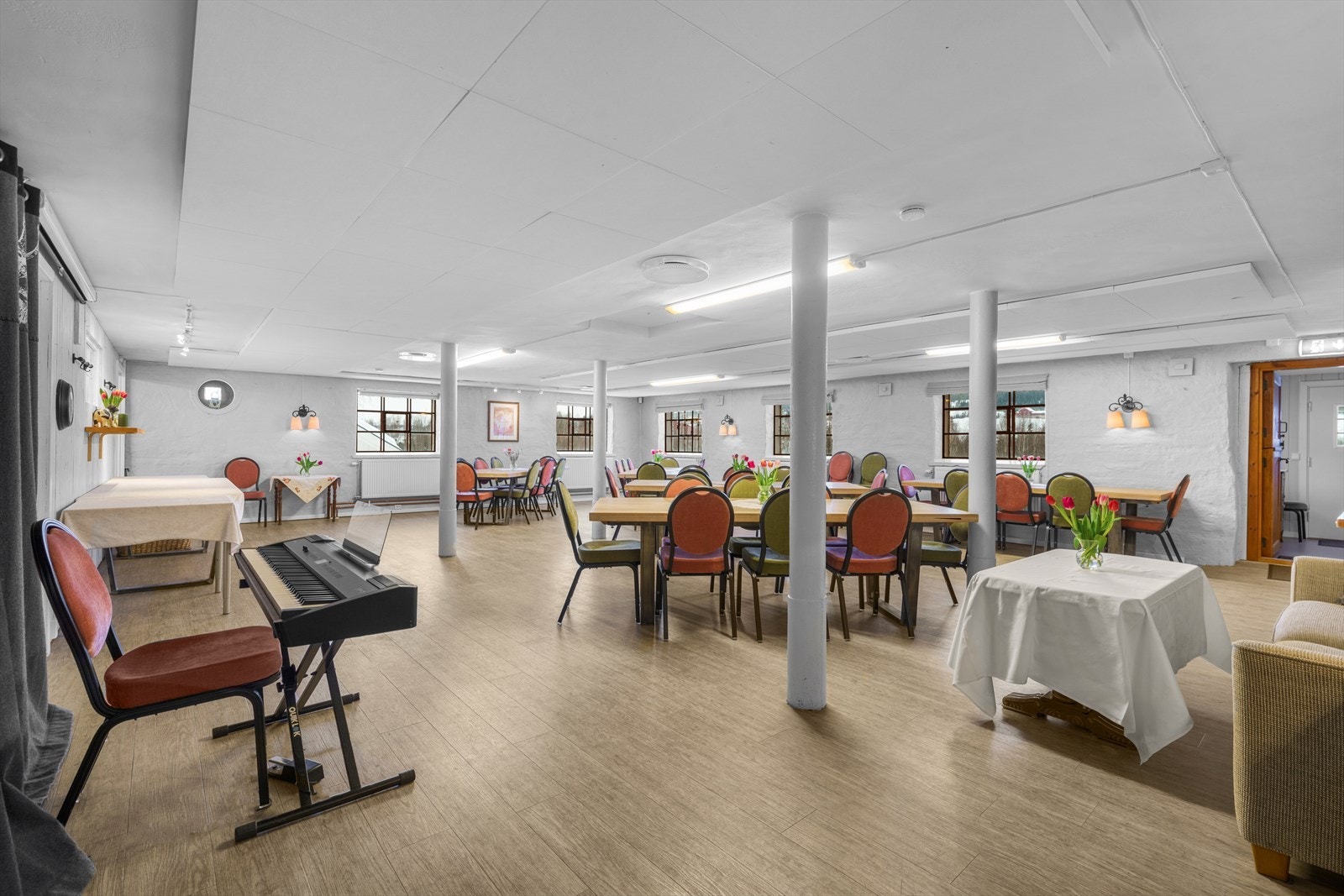 Stort selskapslokale i låven. Galleribilde