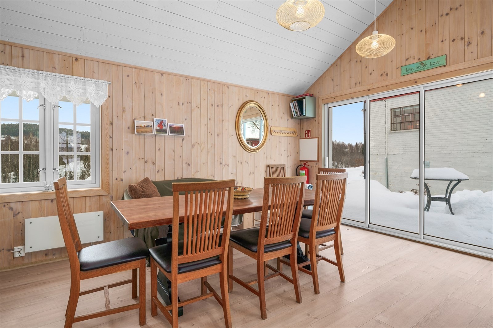 Plass til spisebord. Galleribilde