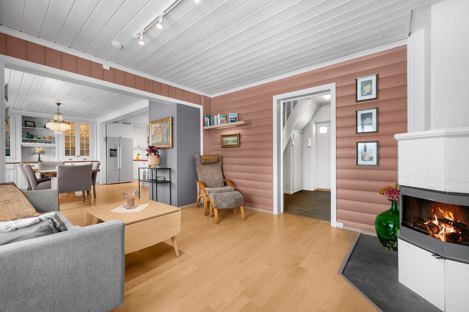 Lun og god atmosfære. Galleribilde