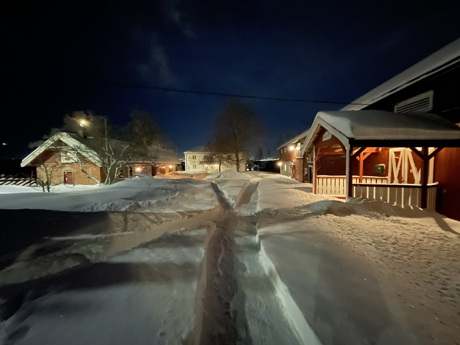 Vinterstemning på tunet. Privat bilde. Galleribilde