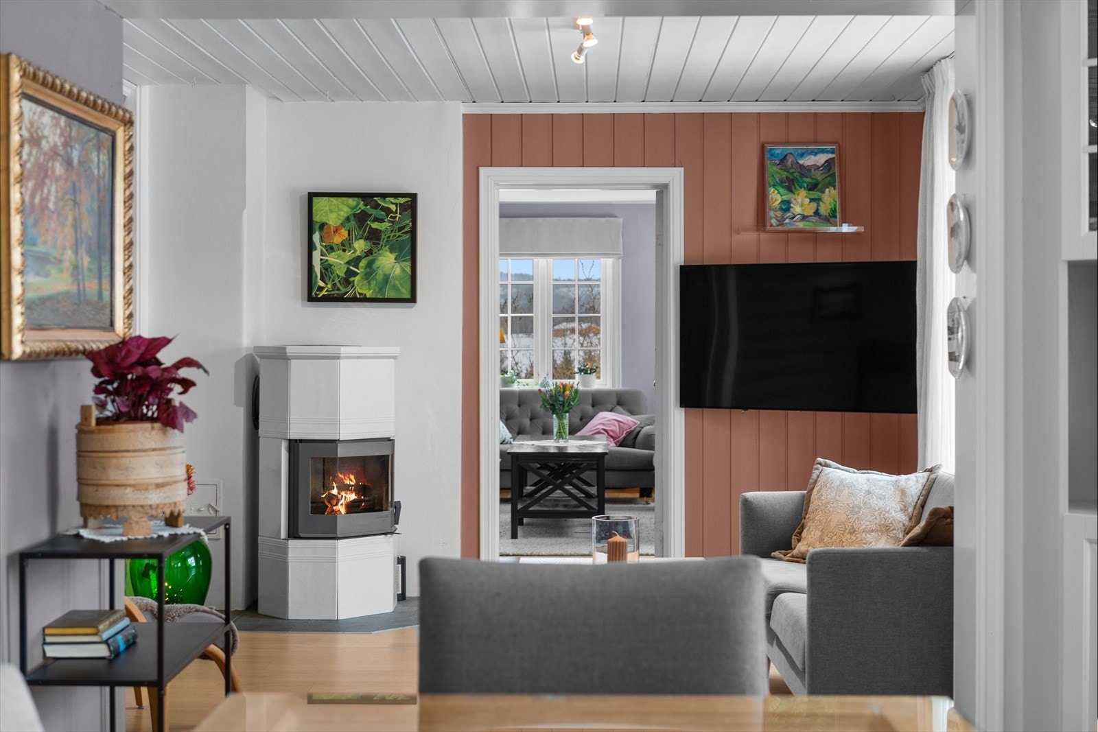 Stemningsfull peisovn luner godt på kjølige kvelder. Galleribilde