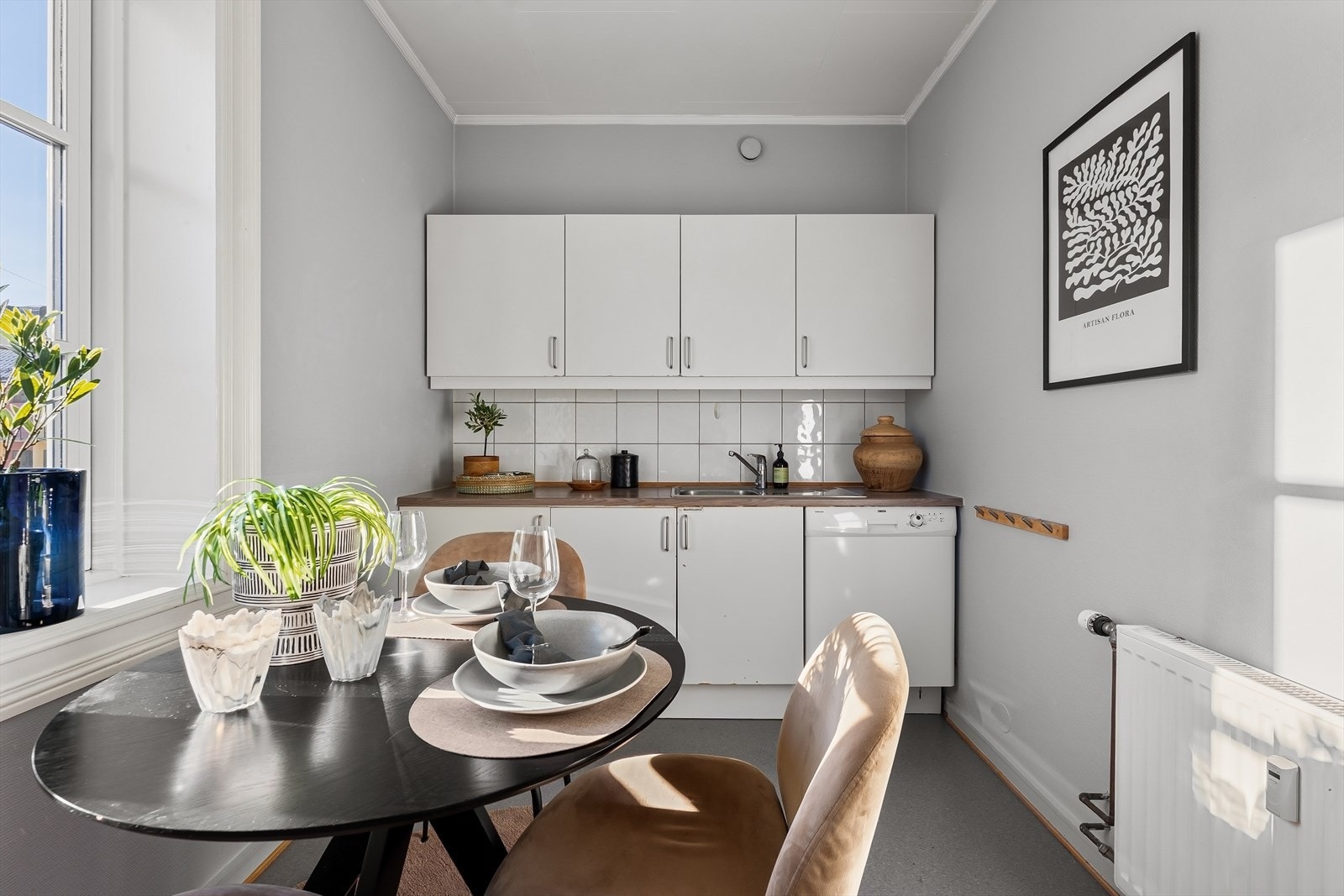 Hyggelig spiseplass i rommet Galleribilde