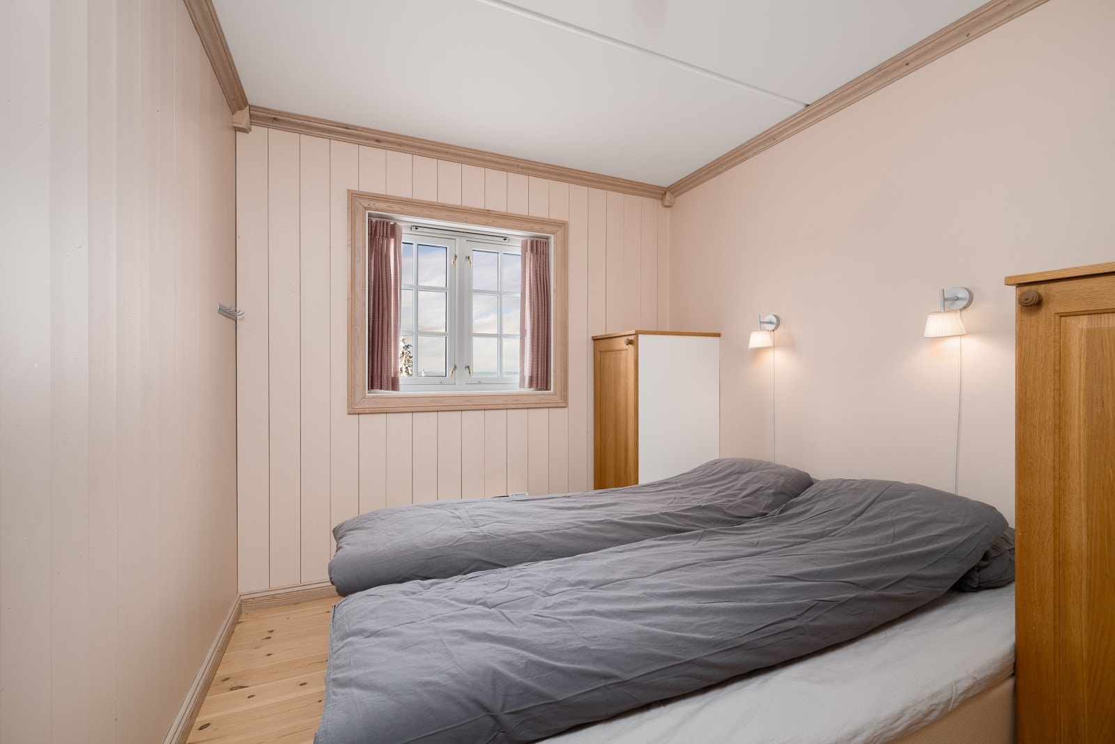 Leiligheten har to gode soverom, begge med smarte og plassbesparende skapløsninger. Galleribilde