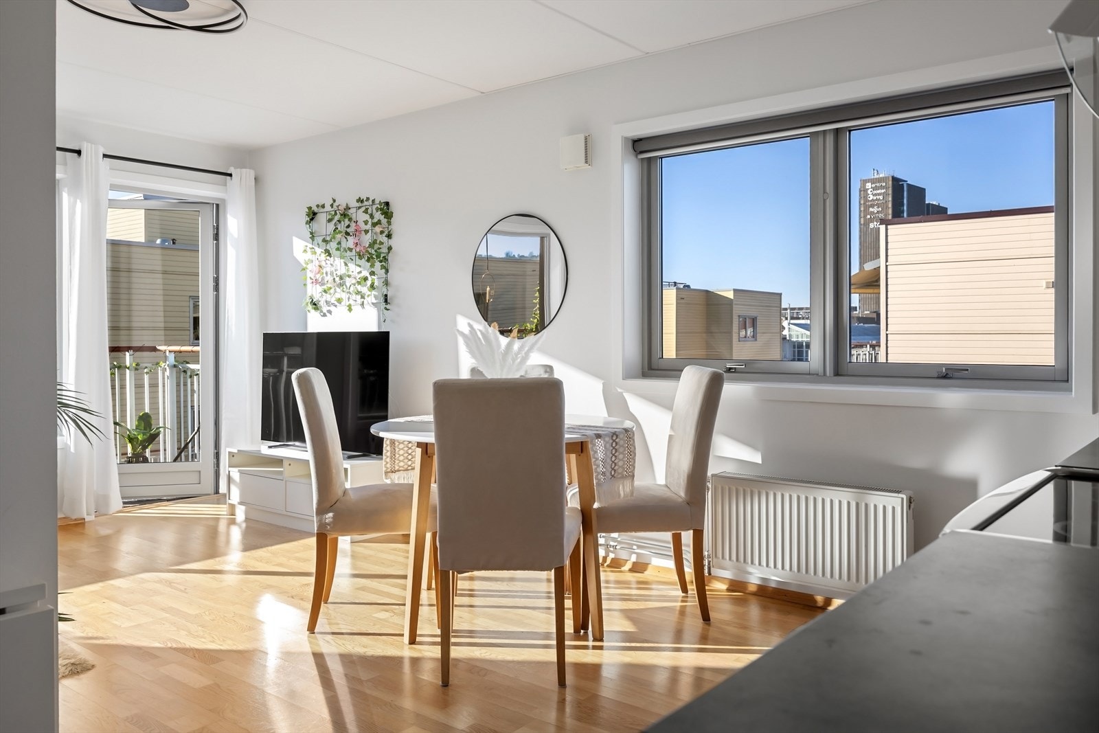 Plass til spisegruppe der man kan samle venner og familie. Galleribilde