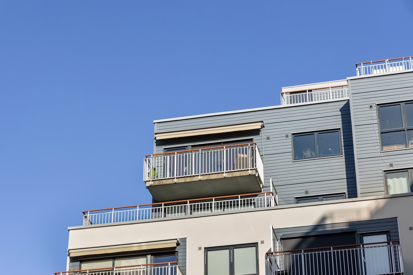 Dette er en topp- og endeleilighet med gode solforhold. Galleribilde