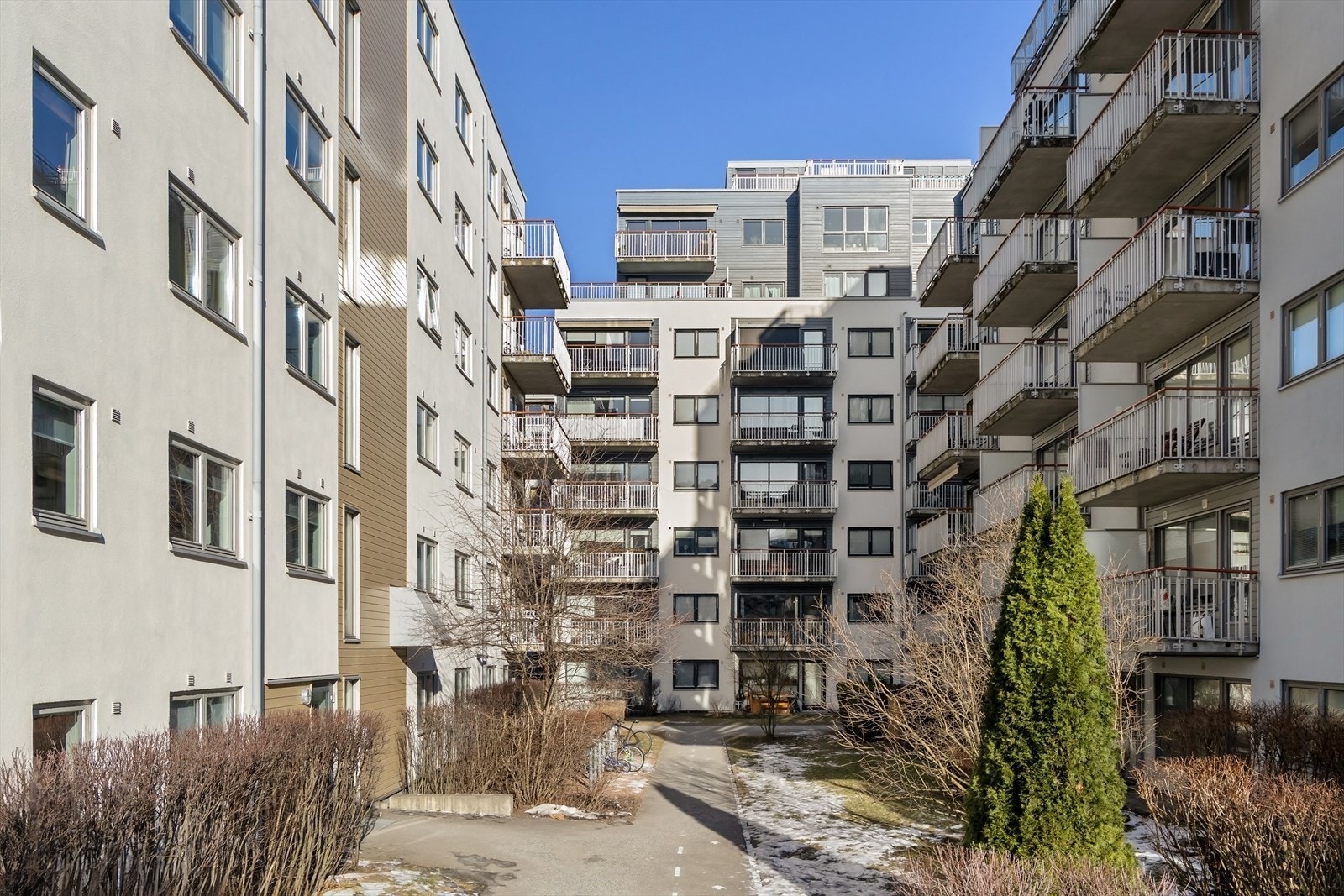 Kort vei til Oslo Sentralstasjon, Grønland T og Oslo Bussterminal. Galleribilde