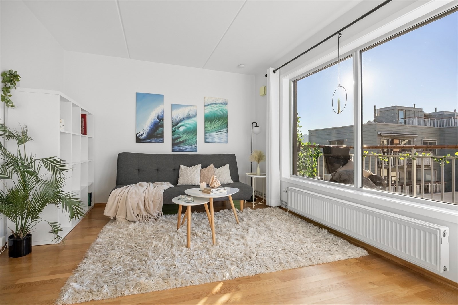 Det er godt med naturlig lys fra store vindusflater. Galleribilde