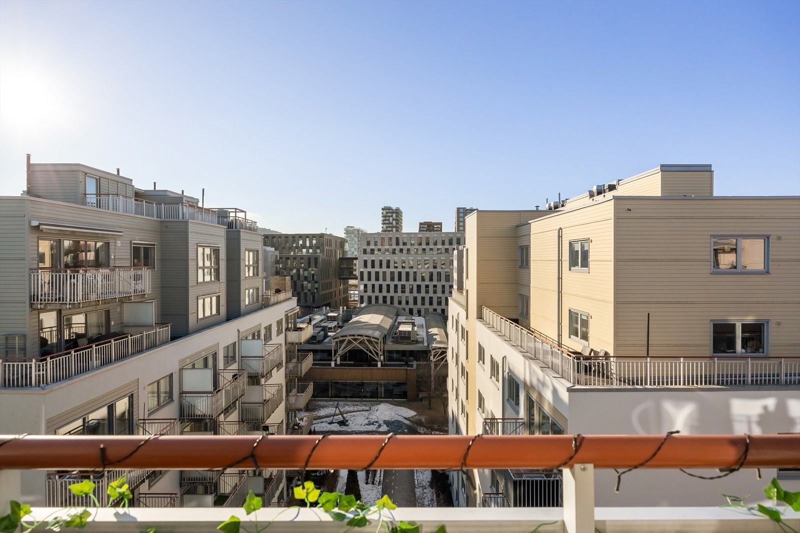 Dette er en lys og pen 3-roms andelsleilighet i bygg fra 2006. Galleribilde