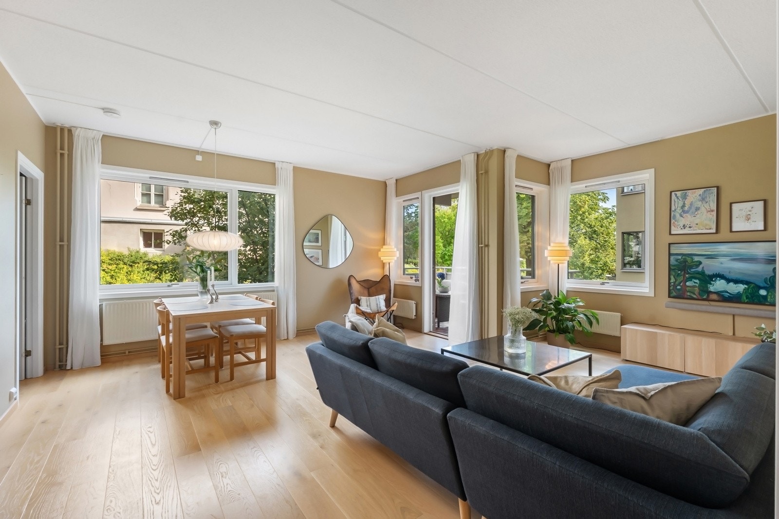 Store soner sørger for stor møbleringsfrihet - Moderne kvaliteter som bl.a. enstavs parkett og fjernvarme. Galleribilde