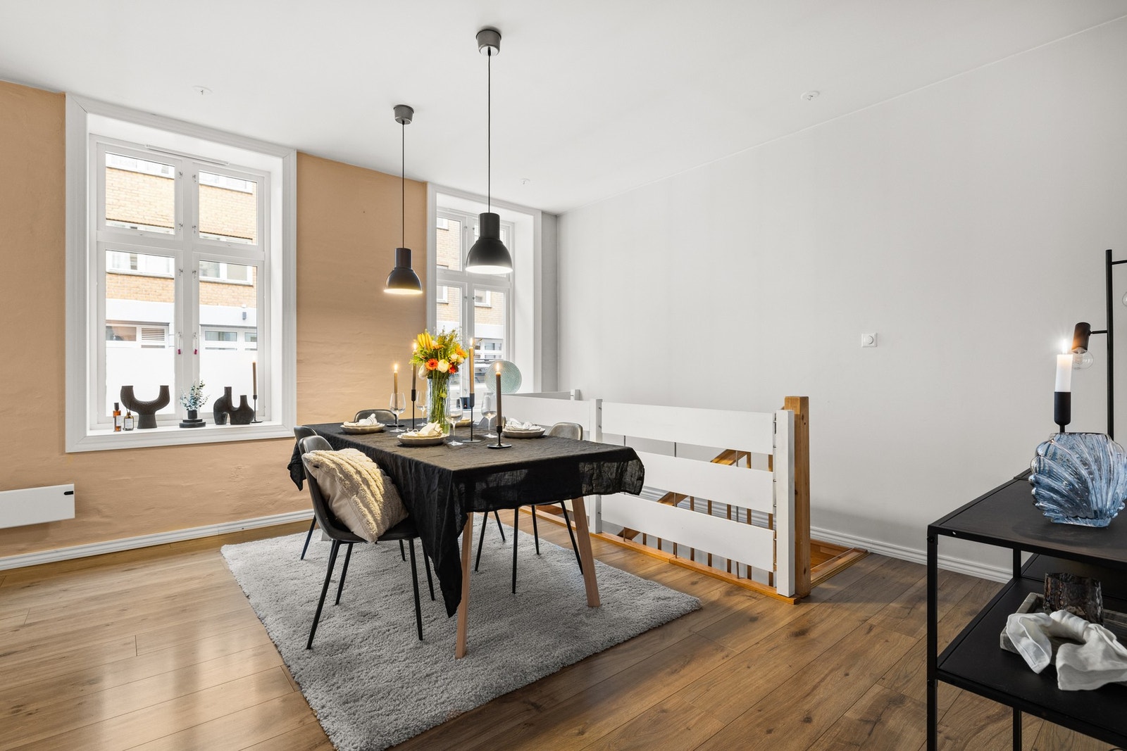 Fra stue/kjøkken er det trapp ned til kjellerstue. Galleribilde