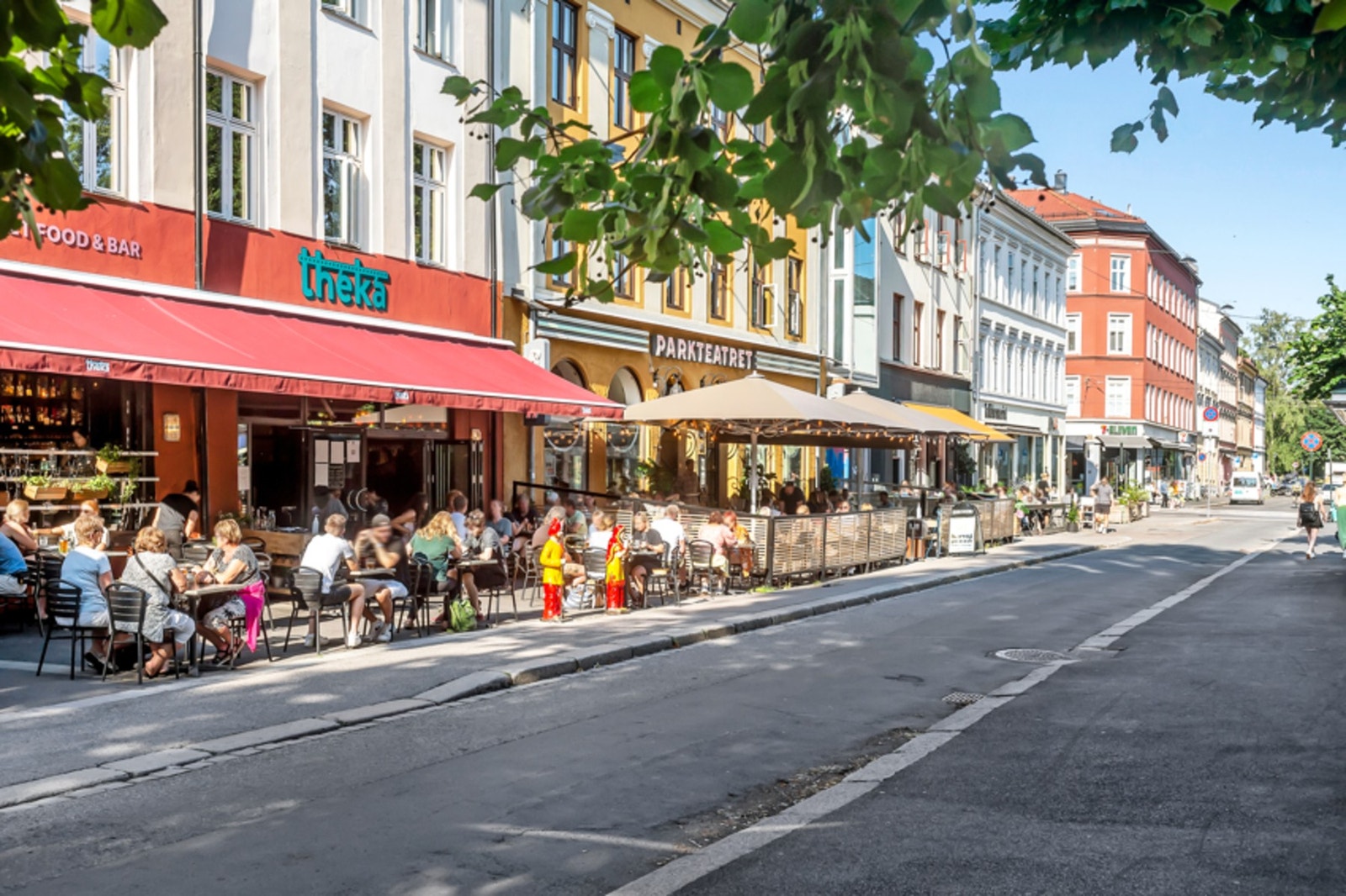 Grünerløkka er velkent for sitt ytende uteliv med caféer, barer, restauranter, parker og uteserveringer. Galleribilde