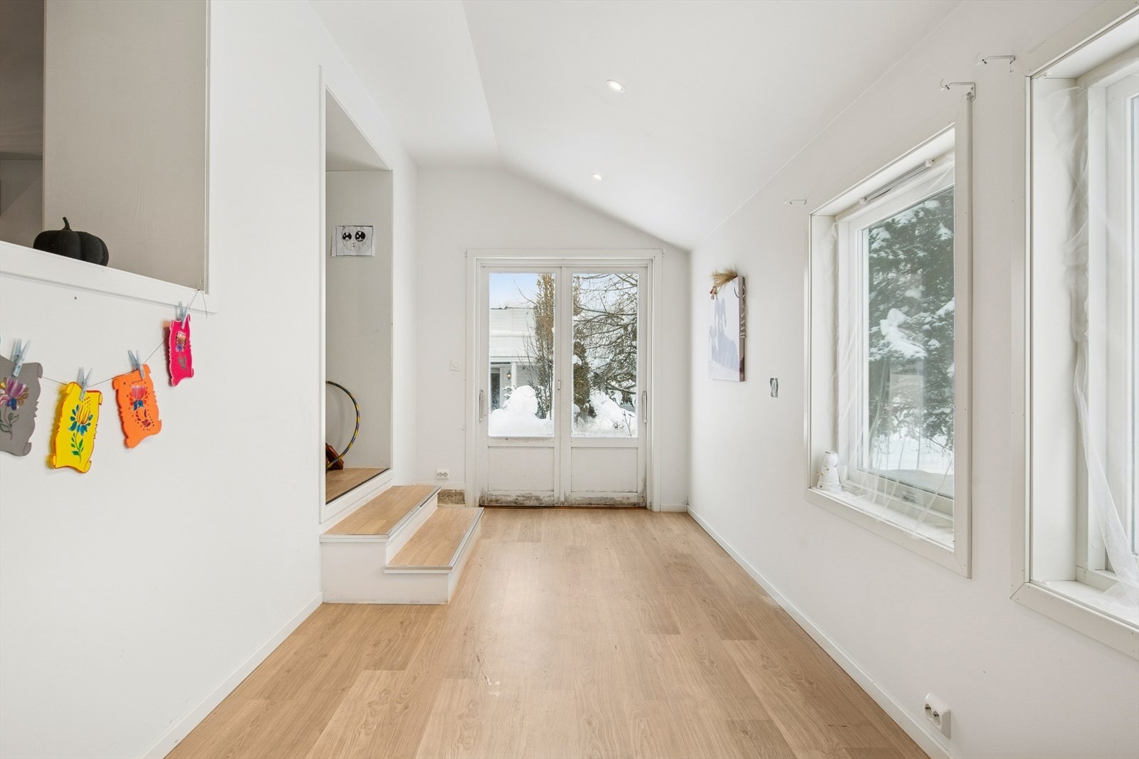 Fra denne stuen er det utgang til hagen. Galleribilde