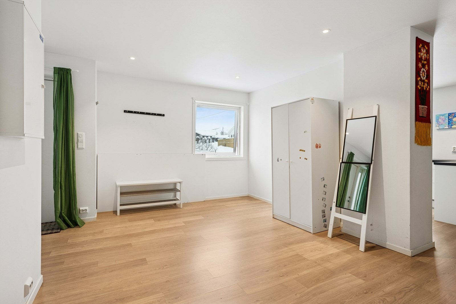 I gangen er det god plass til garderobeløsning for klær og sko. Galleribilde