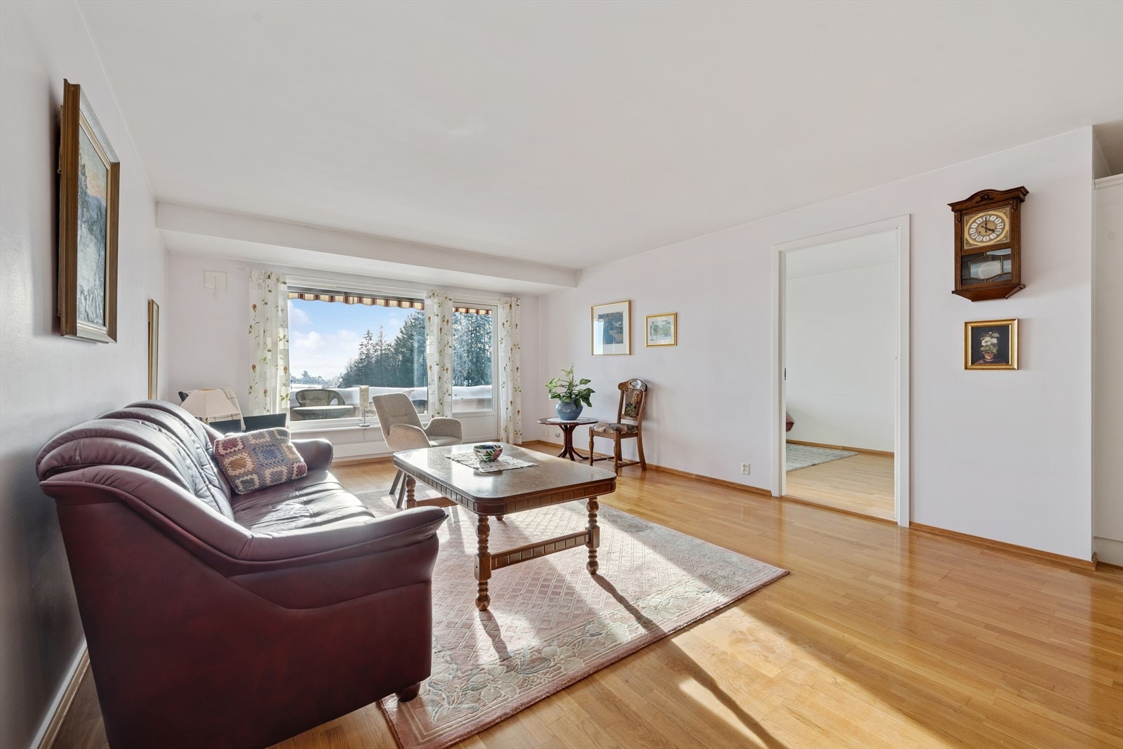 Fra stuen er det adkomst til soverommet. Galleribilde