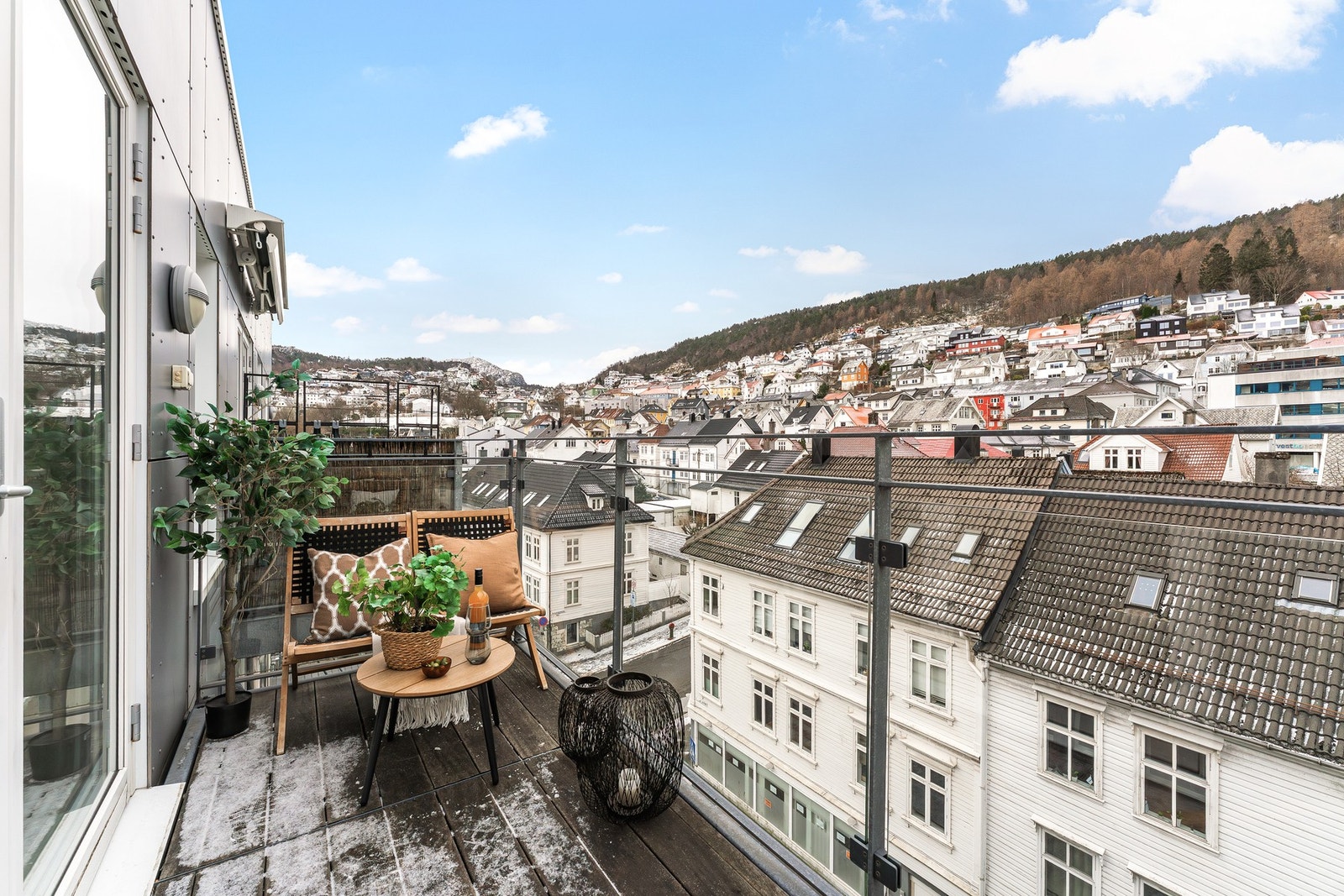 - Balkong på 5 kvm med utsikt mot Løvstakken - Galleribilde