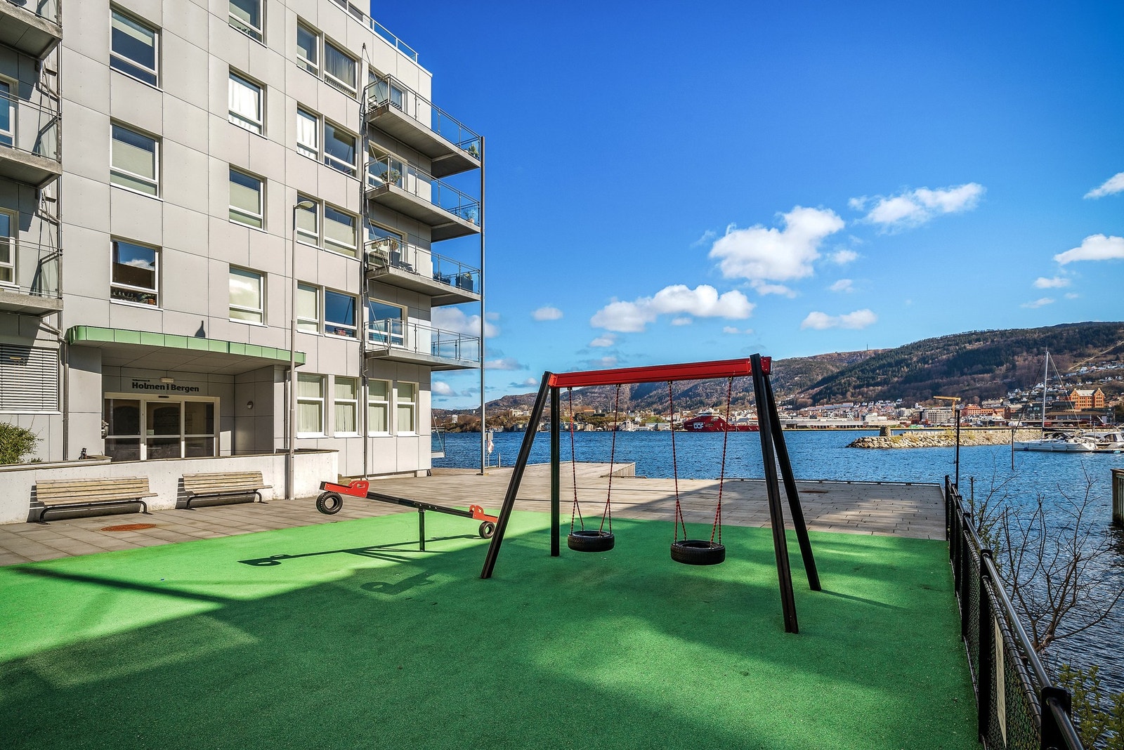 - Området er rolig og barnevennlig, med kort vei til både skoler og barnehager - Galleribilde