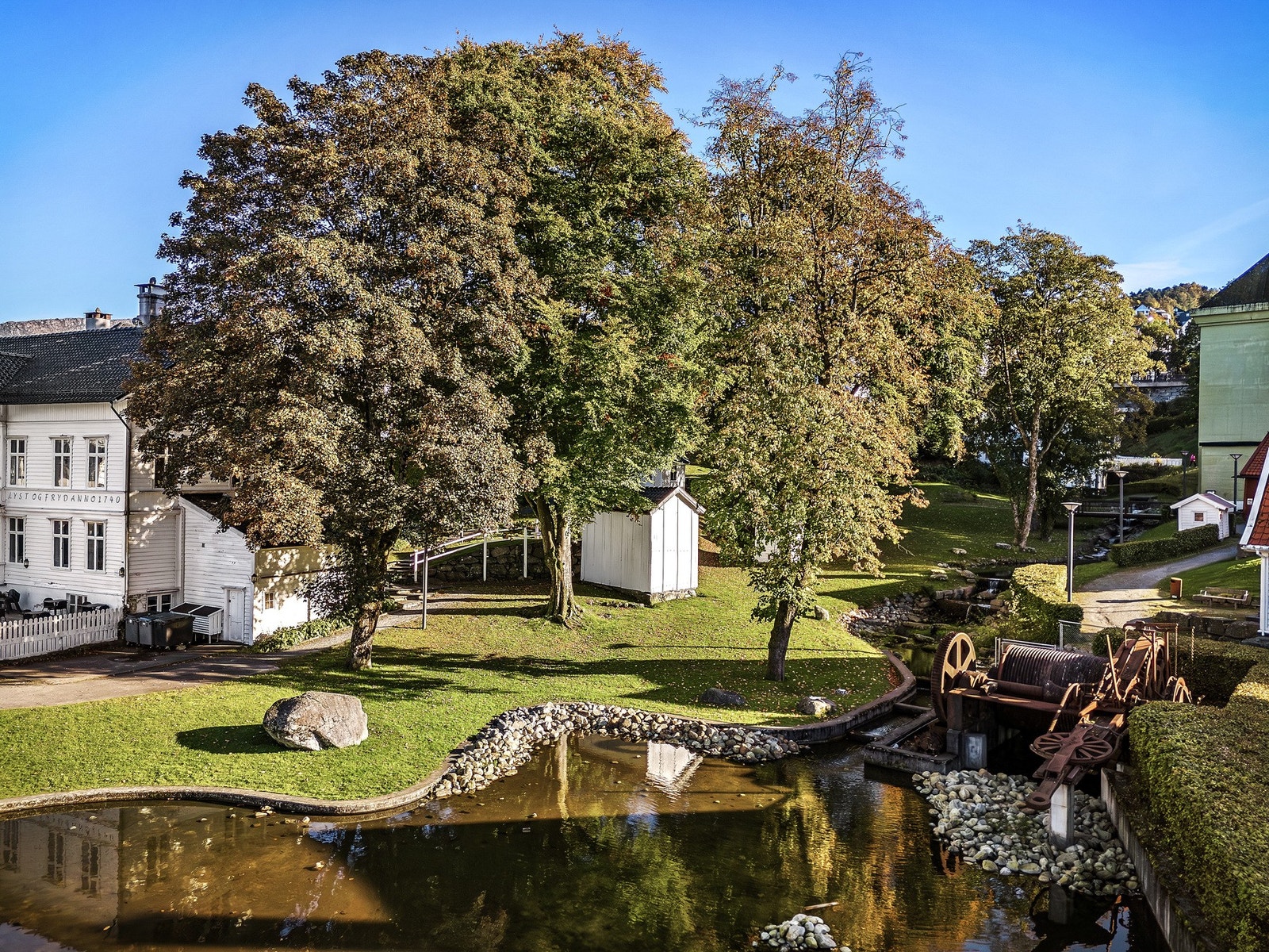 - I nærheten av leiligheten ligger en stor, åpen park - et perfekt sted å trekke seg tilbake - Galleribilde