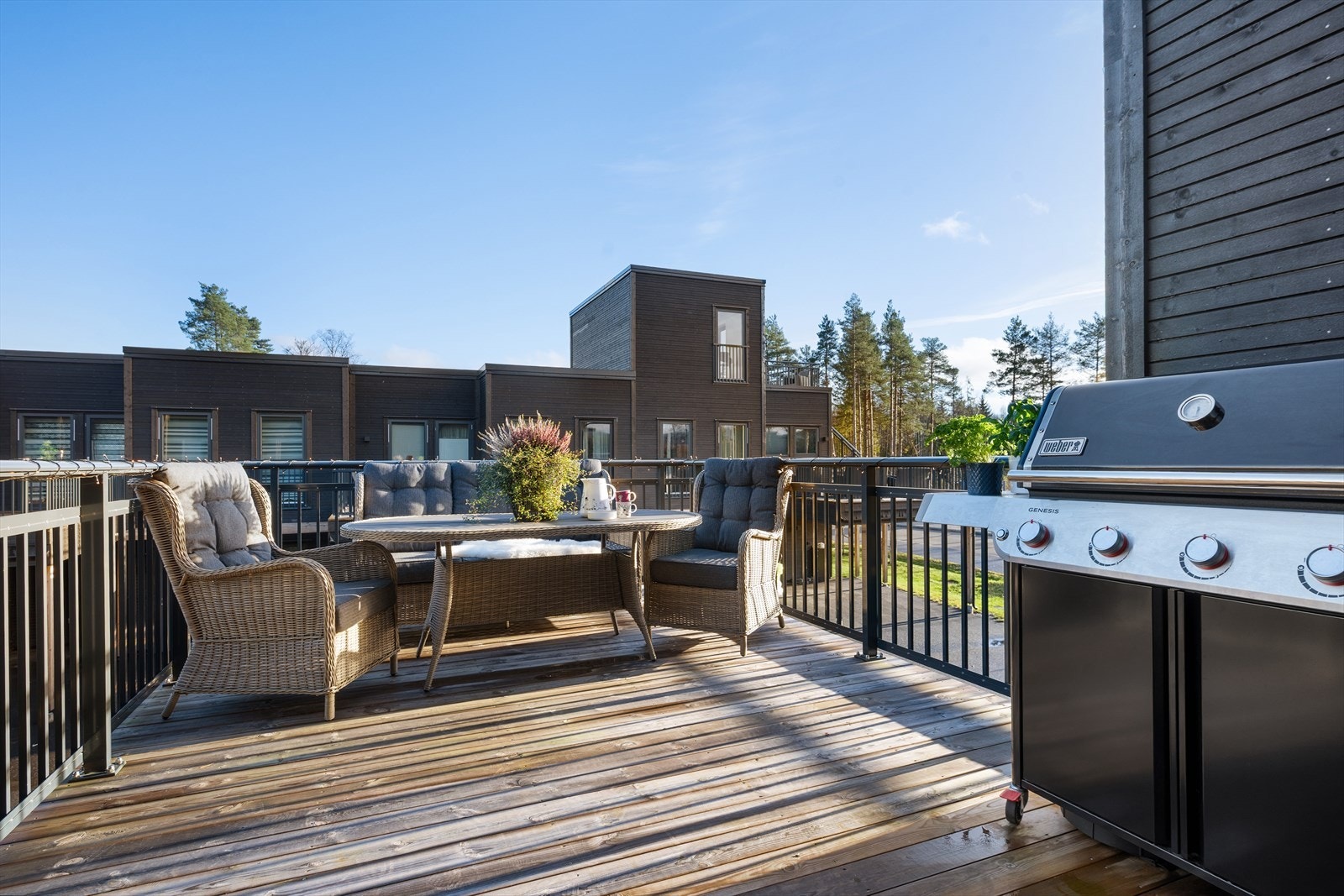 Romslig balkong med plass til sittegruppe Galleribilde