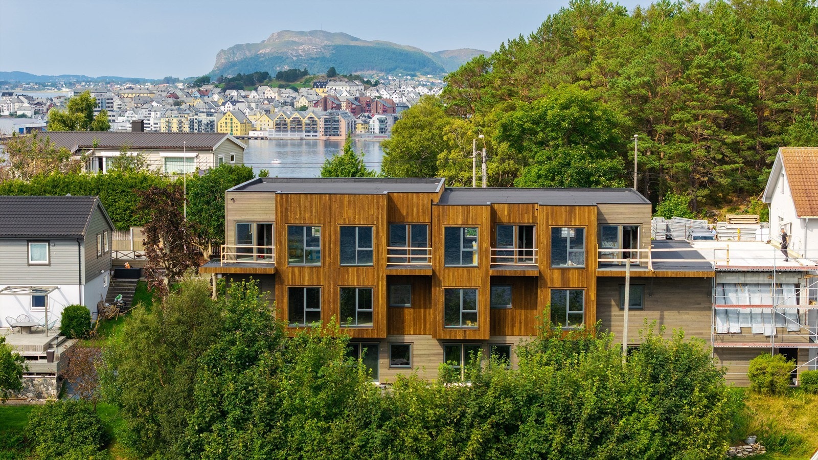 I Slinningsvegen 69 bor du i et attraktivt boligområde med kort avstand til Ålesund sentrum. Galleribilde